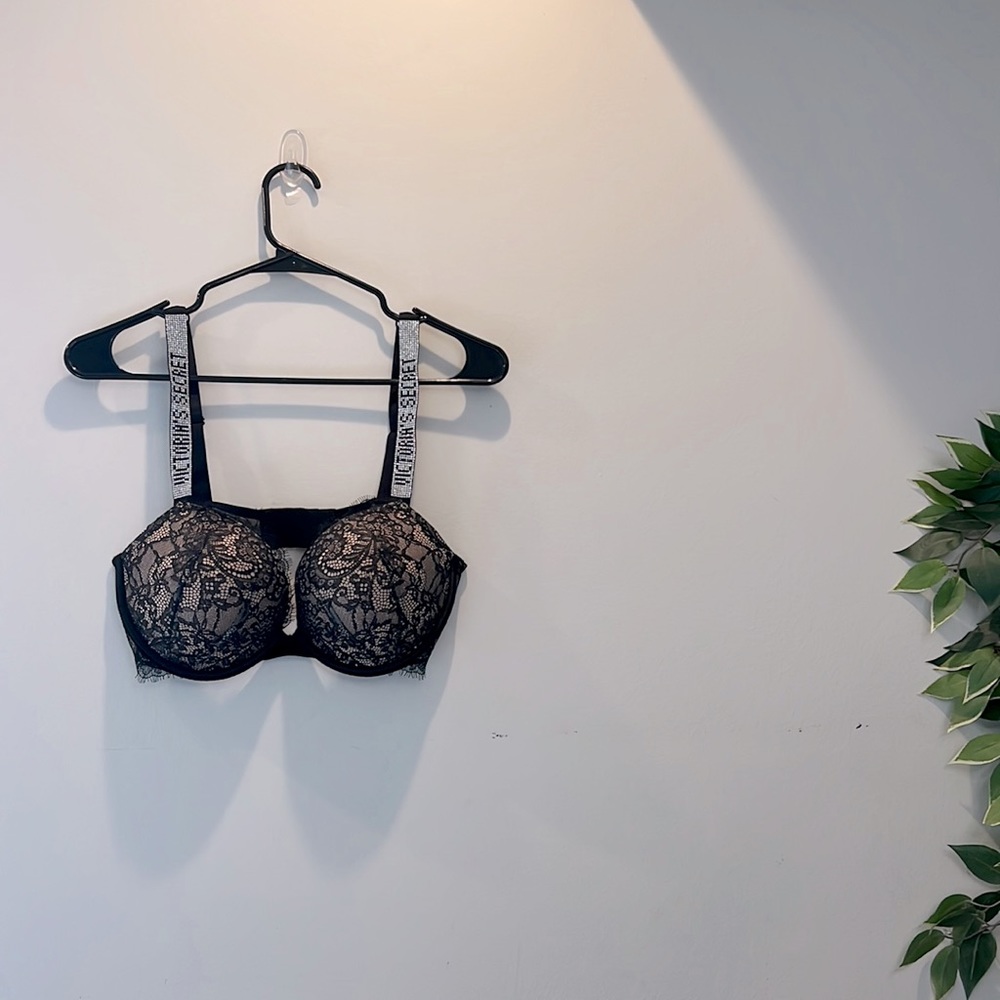 ❌SOLD❌Victorias Secret Very Sexy Holiday Push Up Bra - Picture 2 of 6